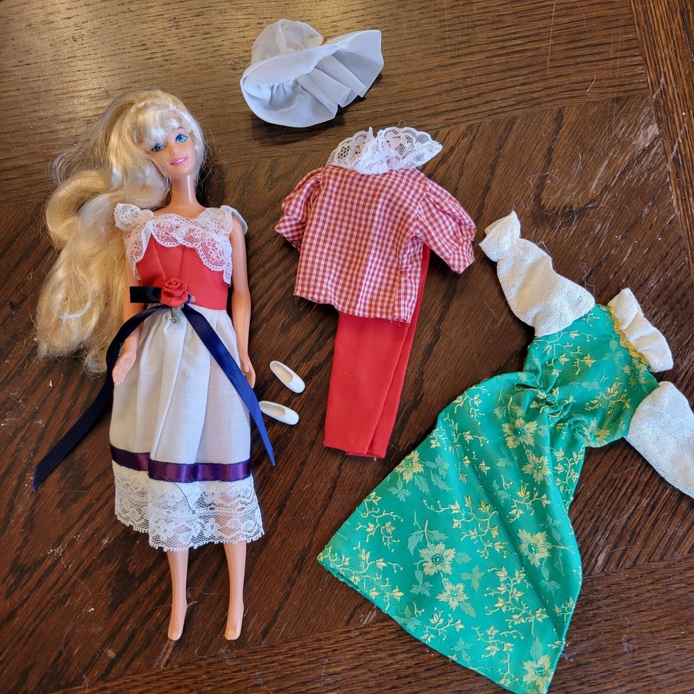 Vintage Midge Barbie doll 1966 Bendable knee shoes and 3 outfits